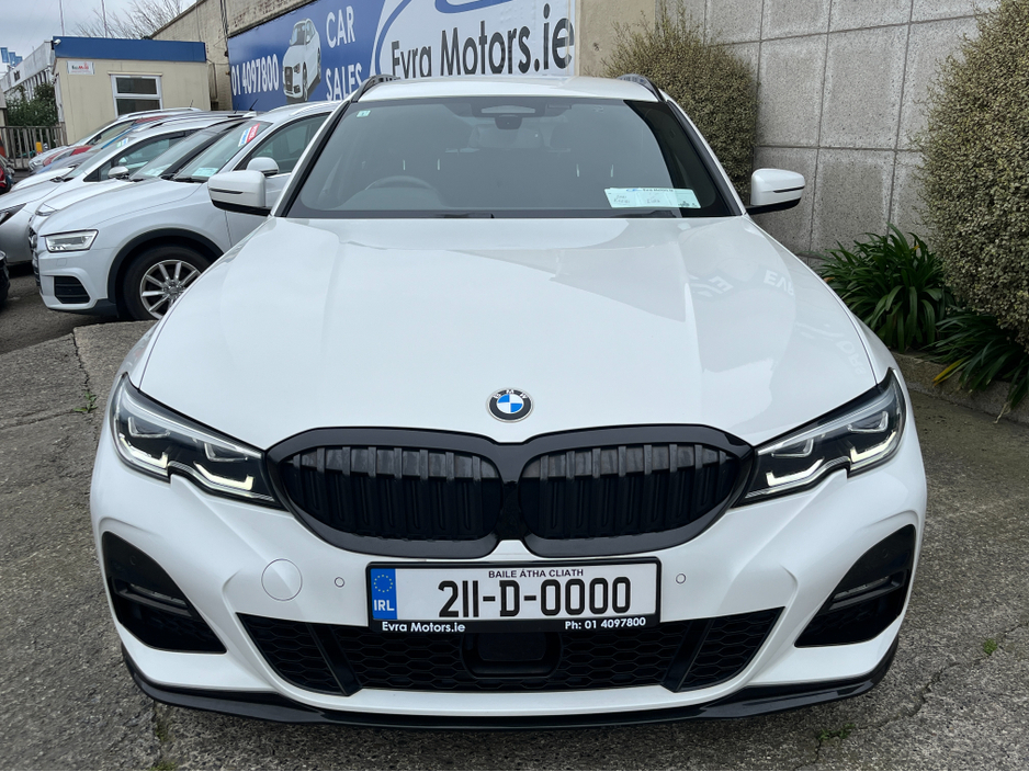 2021 BMW 3 Series - image 2