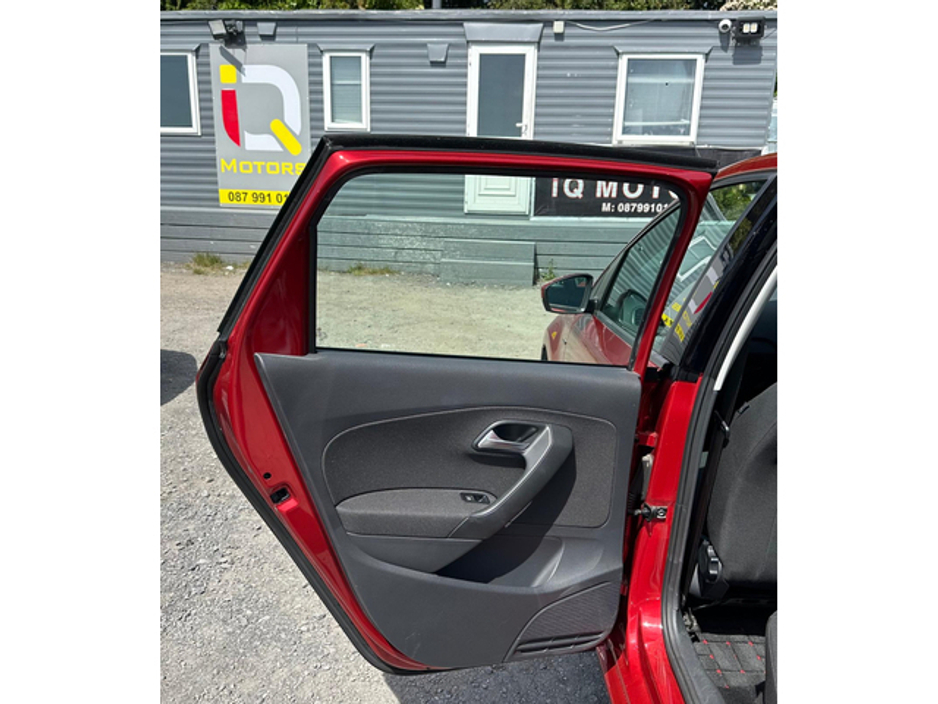 2015 Volkswagen Polo - image 11