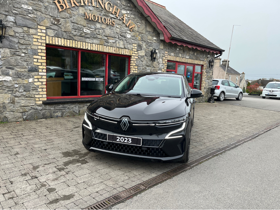 2023 Renault Megane E-Tech - image 6