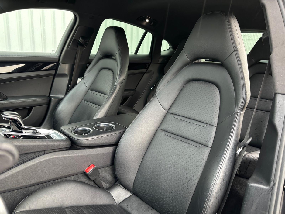 2018 Porsche Panamera - image 15