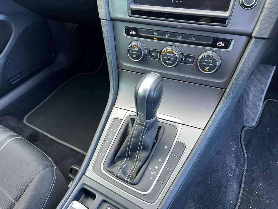 2015 Volkswagen Golf R-LINE PACK 1.2 TSI AUTO // LOUNGE EDITION // NEW 19" ALLOYS // REVERSE CAMERA // ADAPTIVE CRUISE CONTROL €13,900