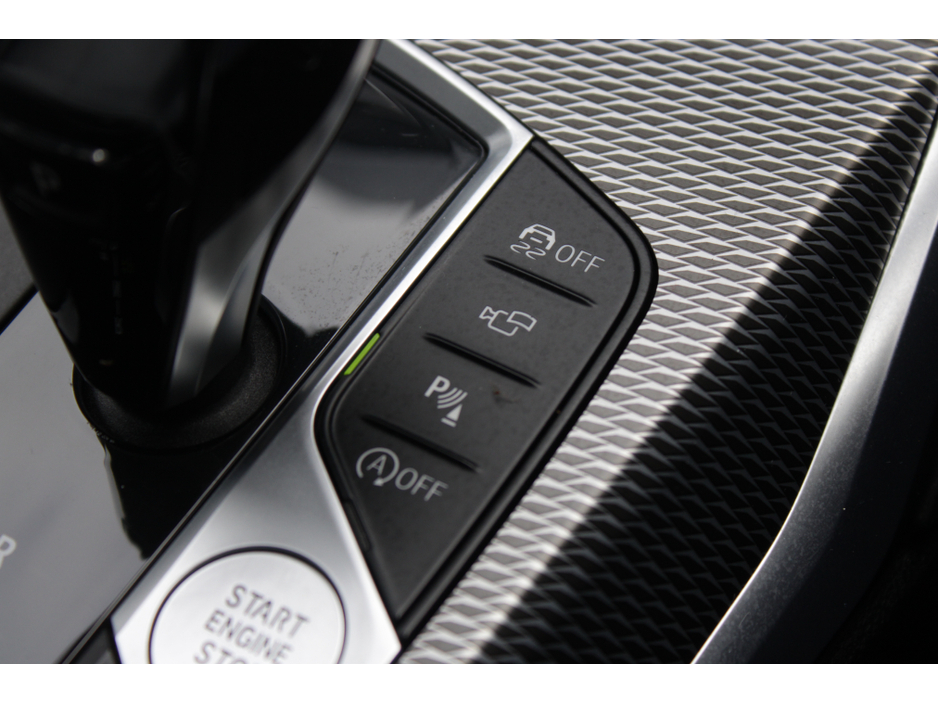 2020 BMW 3 Series - image 19