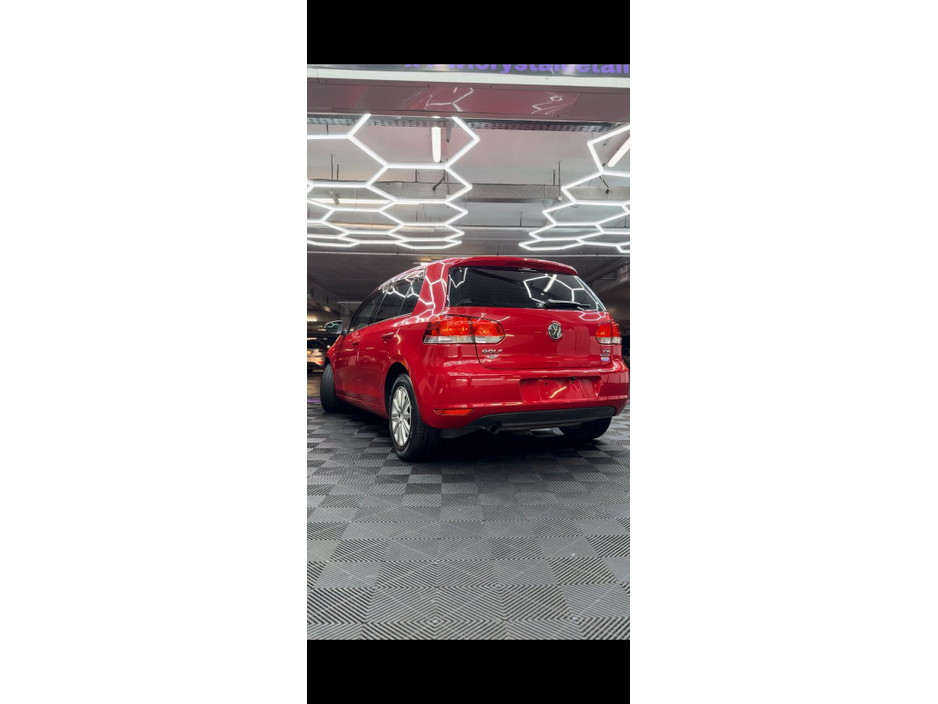 2012 Volkswagen Golf - image 4