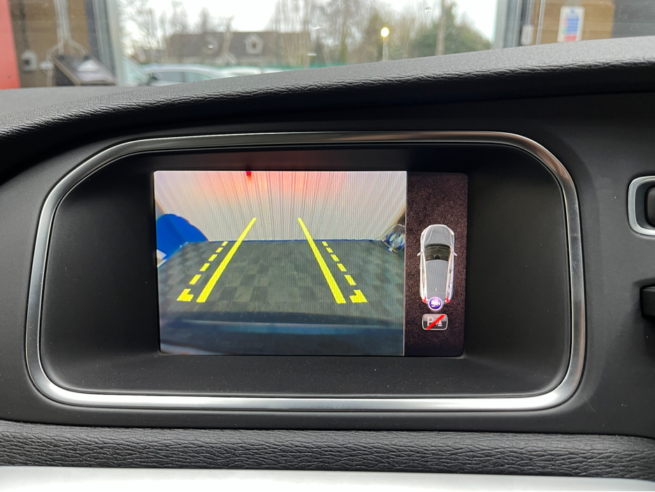 2018 Volvo V40 - image 17