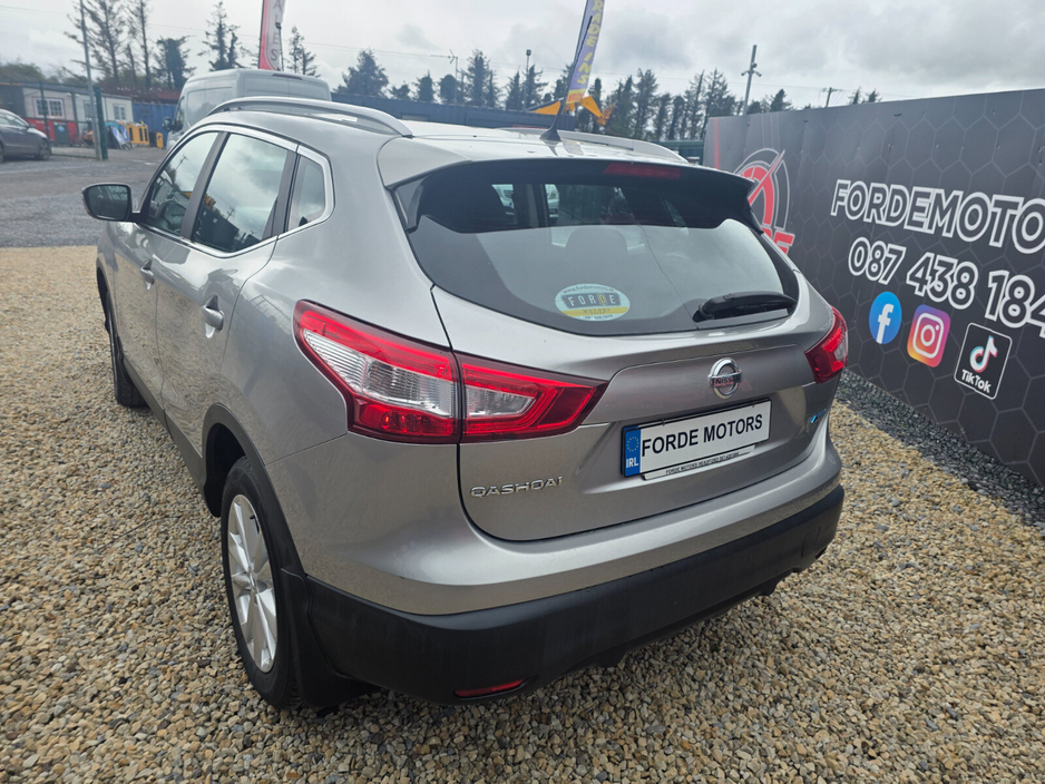 2016 Nissan Qashqai - image 3