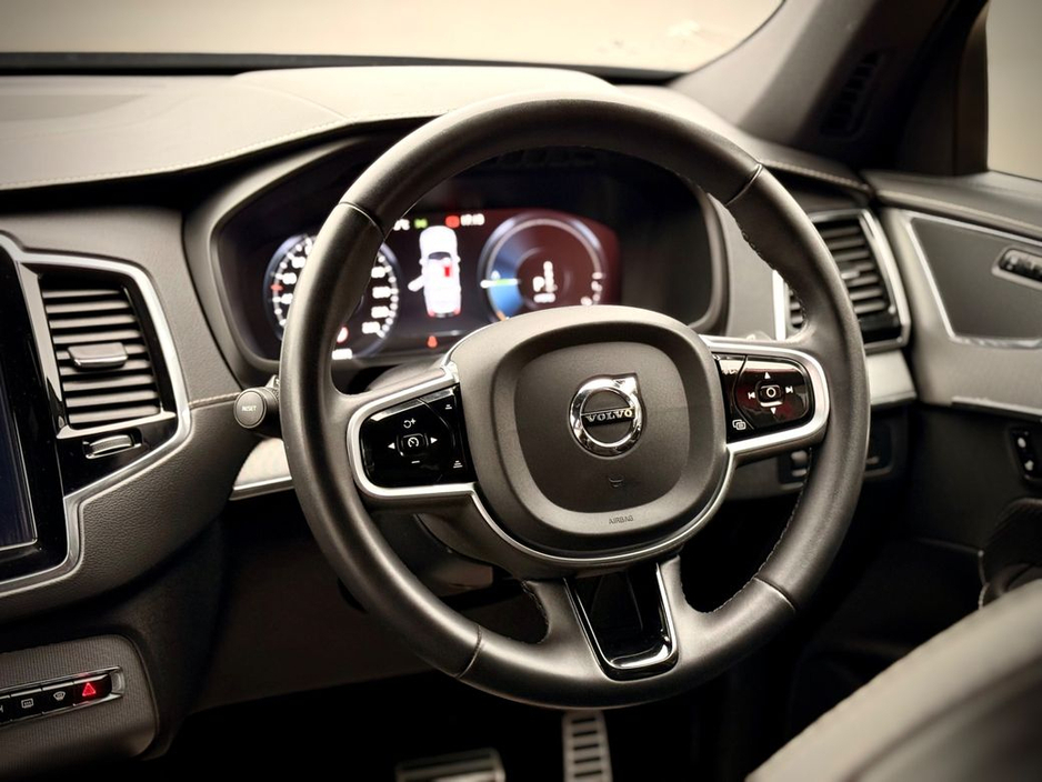 2022 Volvo XC90 - image 15