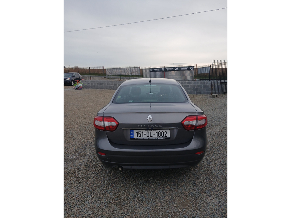 2015 Renault Fluence - image 6