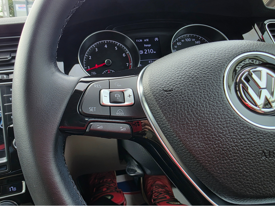 2015 Volkswagen Golf - image 22