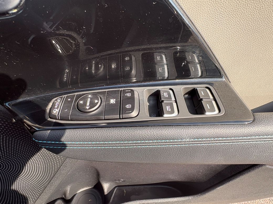 2021 Kia Niro - image 19