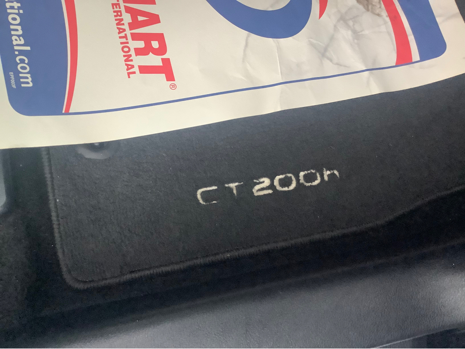 2017 Lexus CT 200 h - image 10