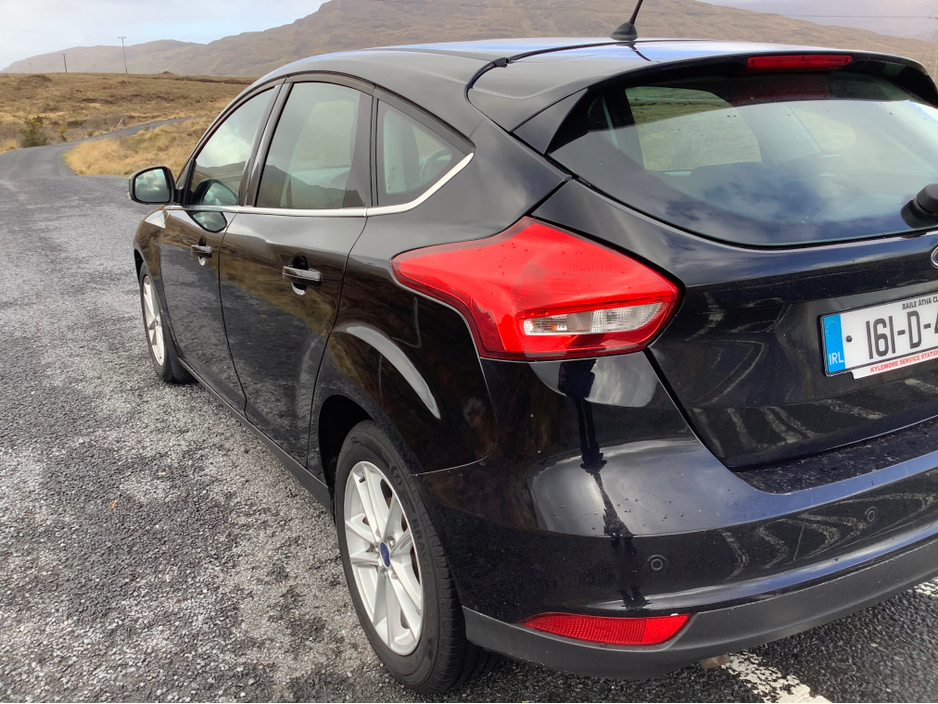 2016 Ford Focus - image 27