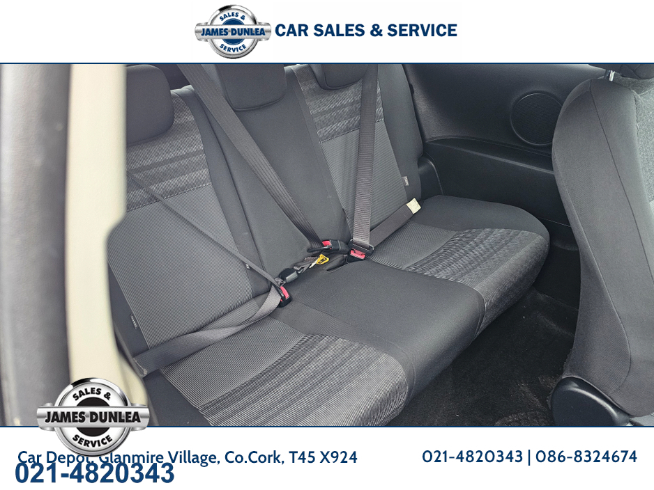 2016 Toyota Yaris - image 7