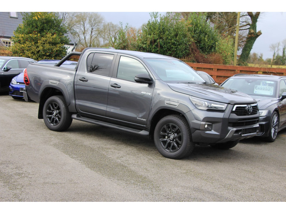 2025 Toyota Hilux - image 30