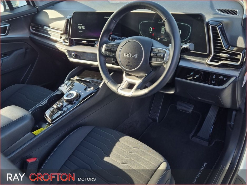 2023 Kia Sportage - image 2