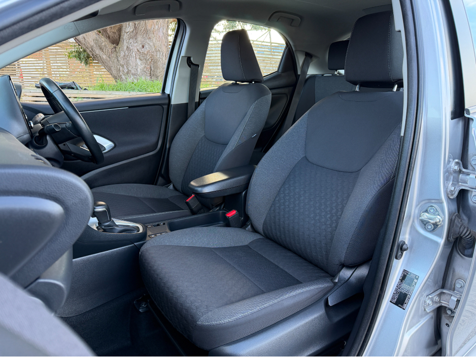 2023 Toyota Yaris - image 27