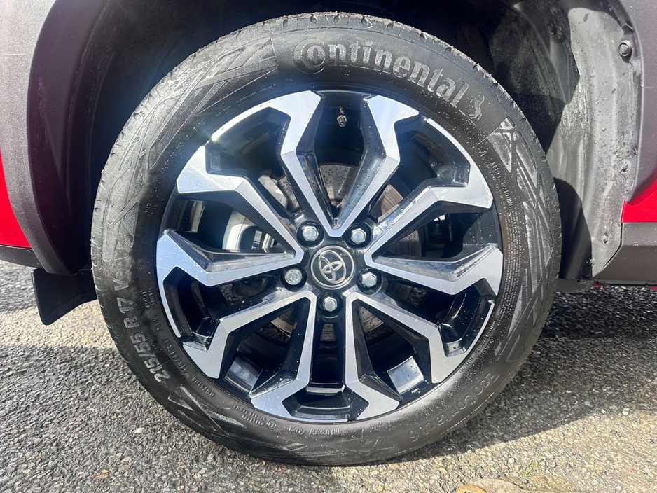 2024 Toyota Yaris Cross - image 37