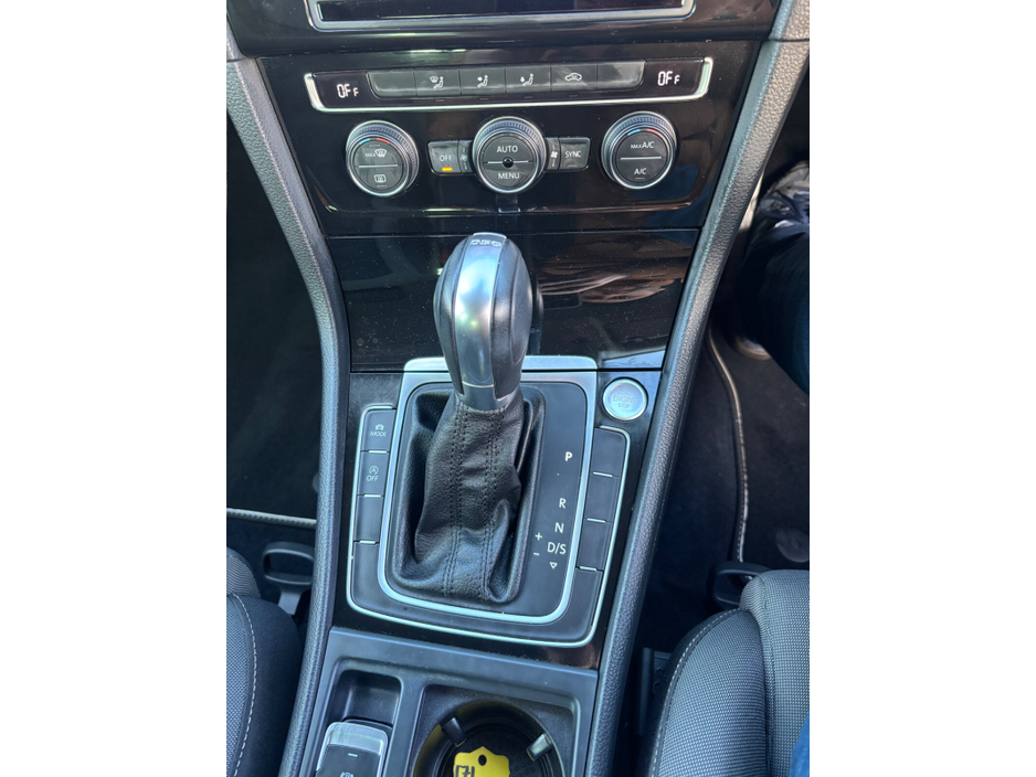 2017 Volkswagen Golf  €16,500