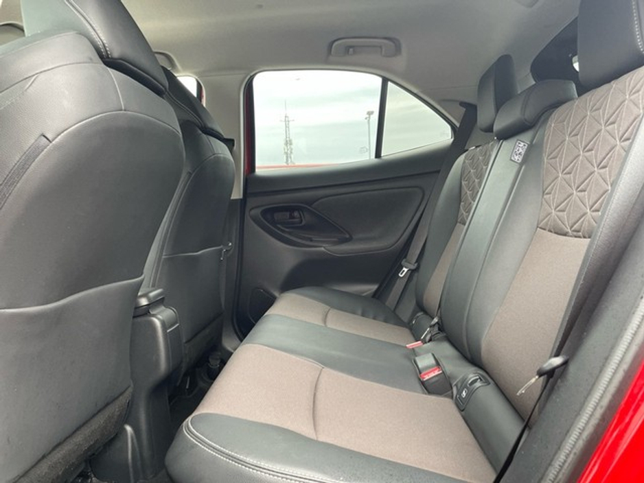 2022 Toyota Yaris Cross - image 7