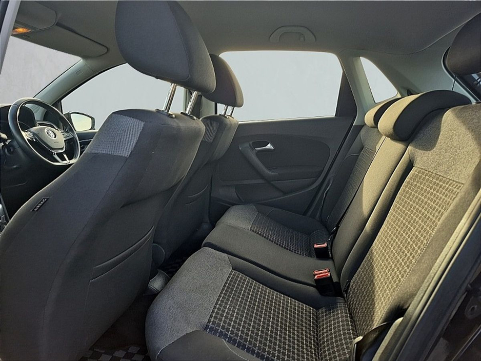 2016 Volkswagen Polo - image 8