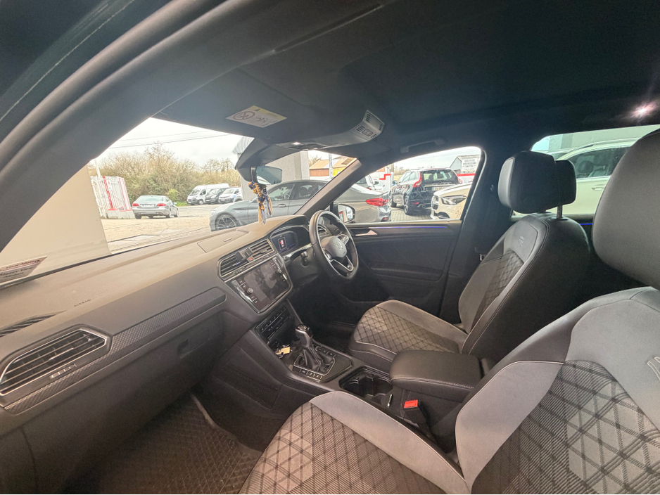 2024 Volkswagen Tiguan - image 3