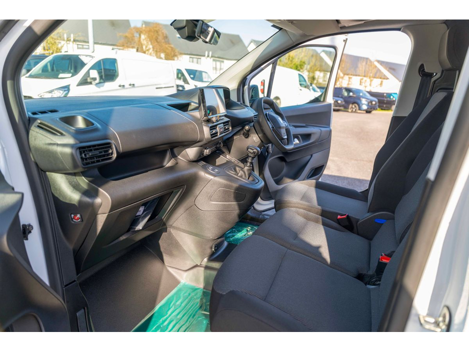 2026 Peugeot Partner - image 12