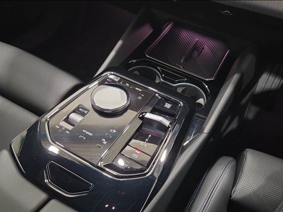 2024 BMW 5 Series - image 10