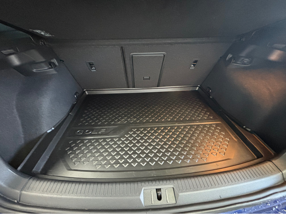 2018 Volkswagen Golf - image 9