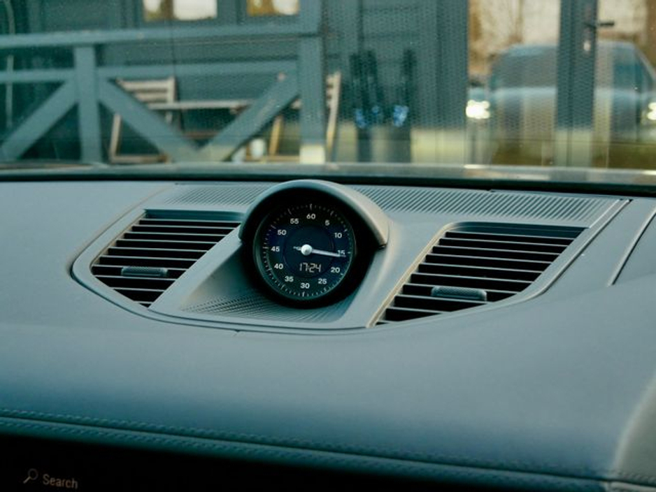 2024 Porsche Panamera - image 21