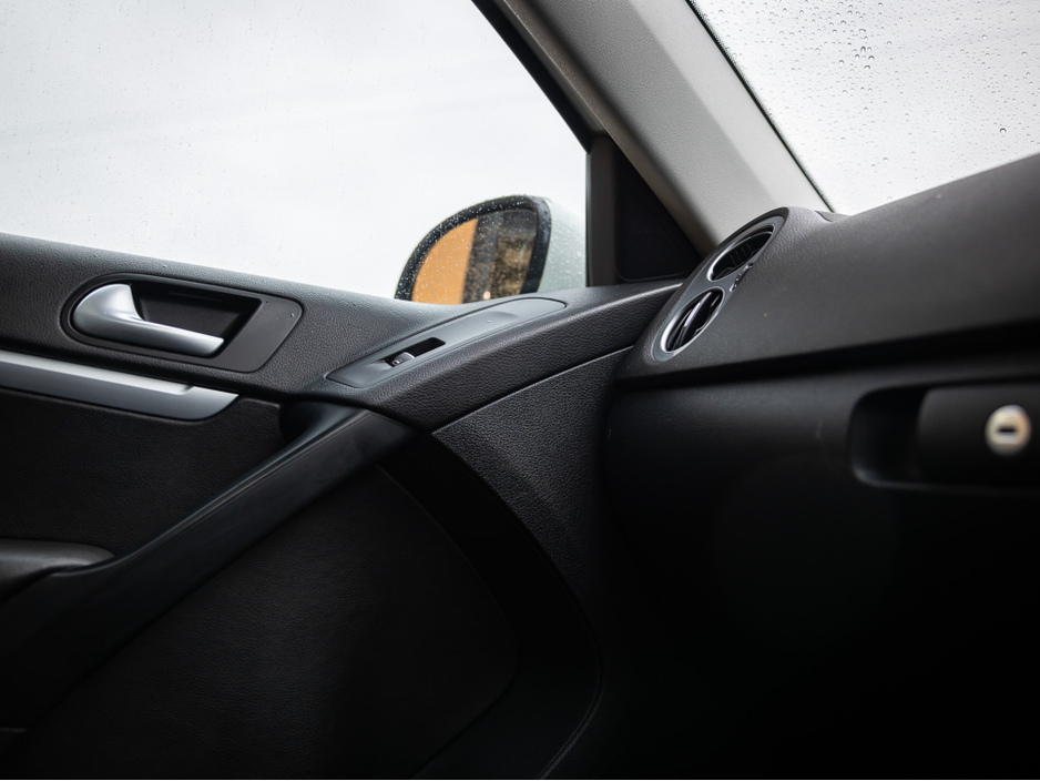 2016 Volkswagen Tiguan - image 17