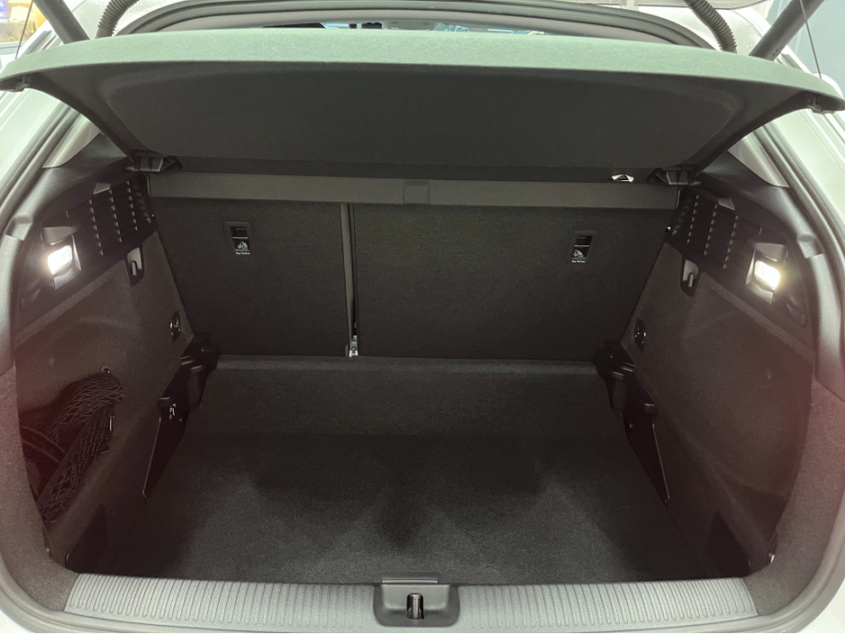 2021 Audi Q2 €28950 2021 AUDI Q2 35TDI SPORT 2.0 AUTOMATIC / CRUISE CONTROL / REVERSE CAMERA / HEATED SEATS / APPLE CARPLAY / AND MORE €28,950