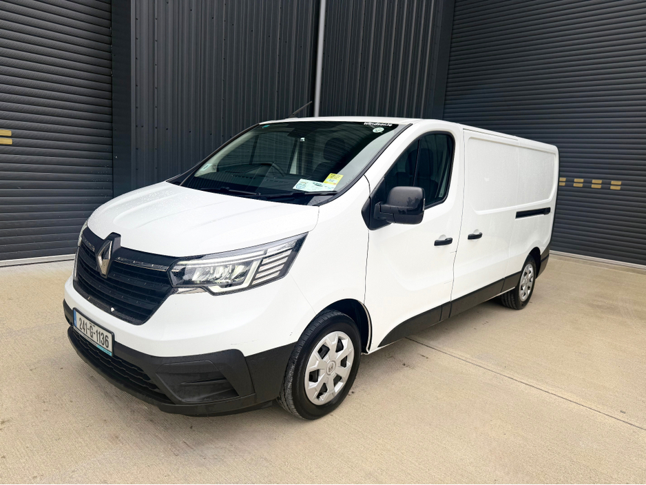 2024 Renault Trafic - image 4