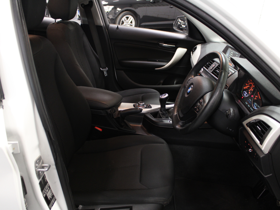 2016 BMW 1 Series - image 24