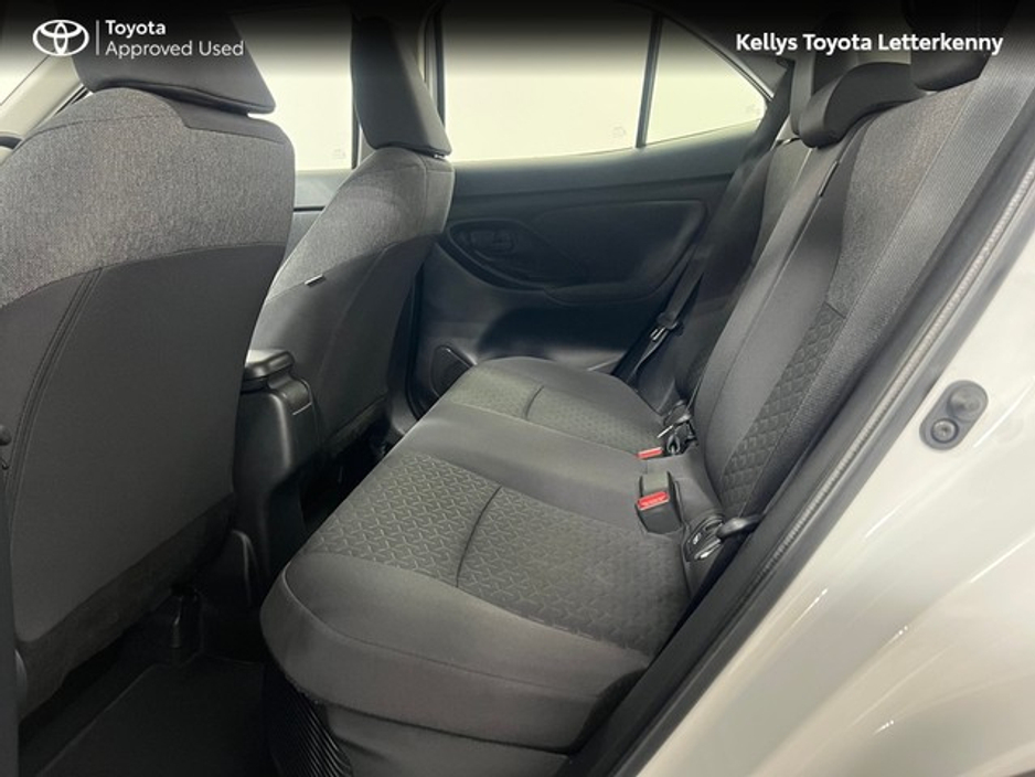 2022 Toyota Yaris Cross - image 7