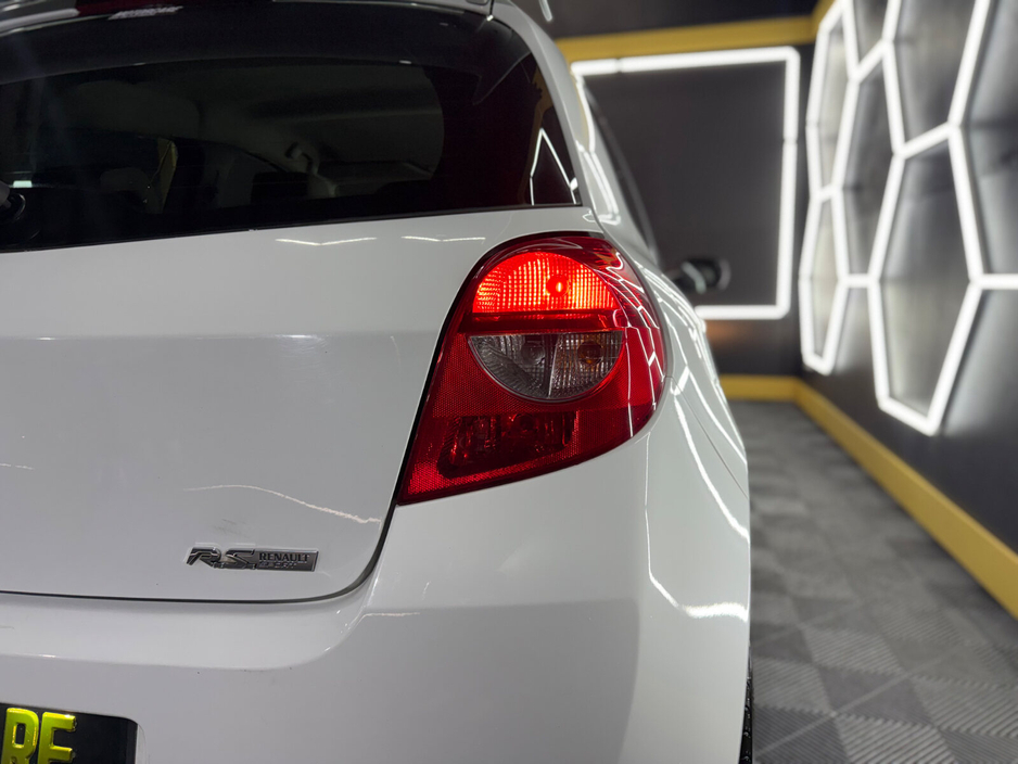 2012 Renault Clio - image 13