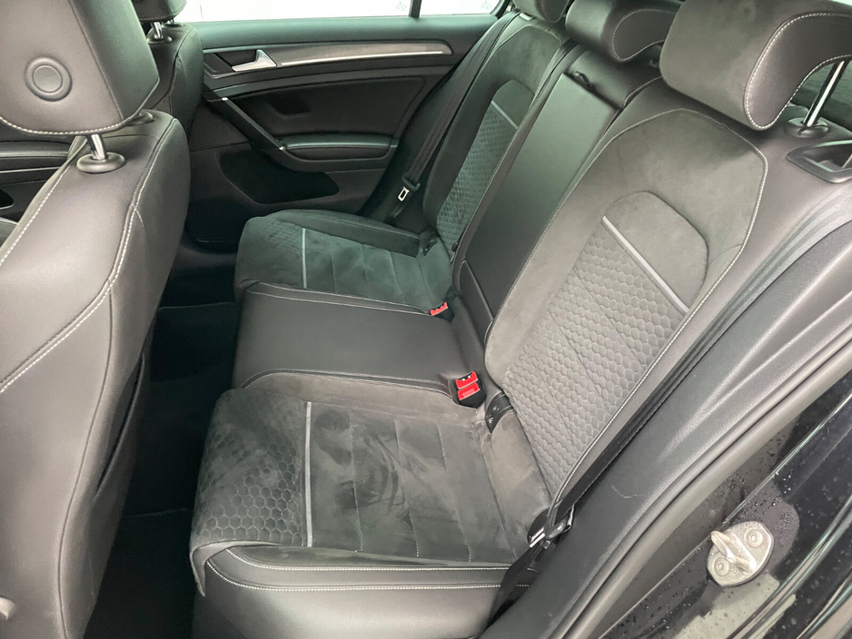 2018 Volkswagen Golf - image 15