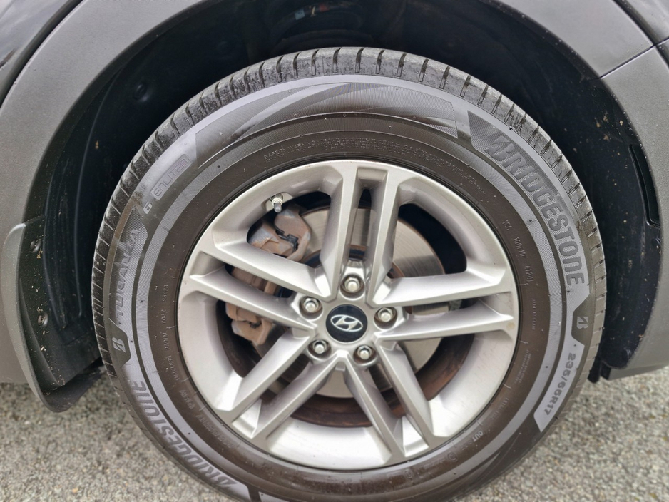 2017 Hyundai Santa Fe - image 33