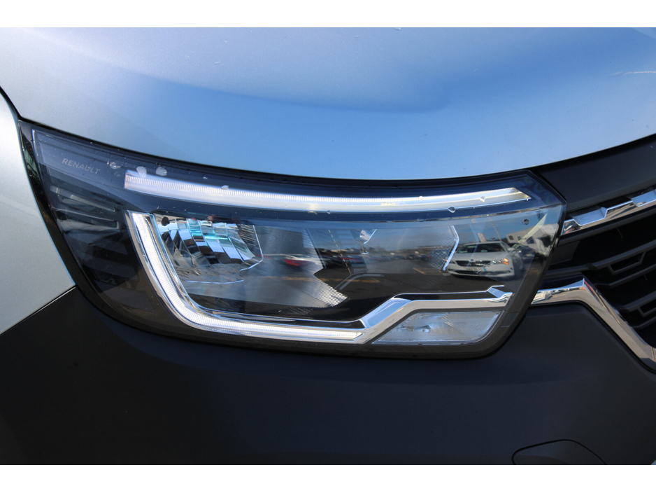 2023 Renault Kangoo - image 9