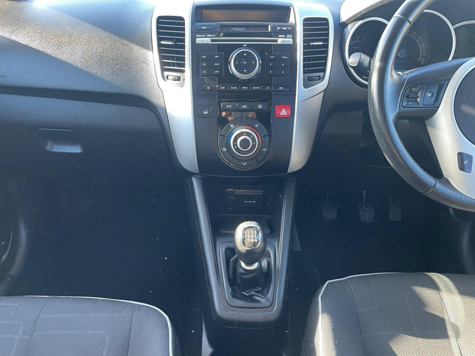 2014 Kia Venga - image 10