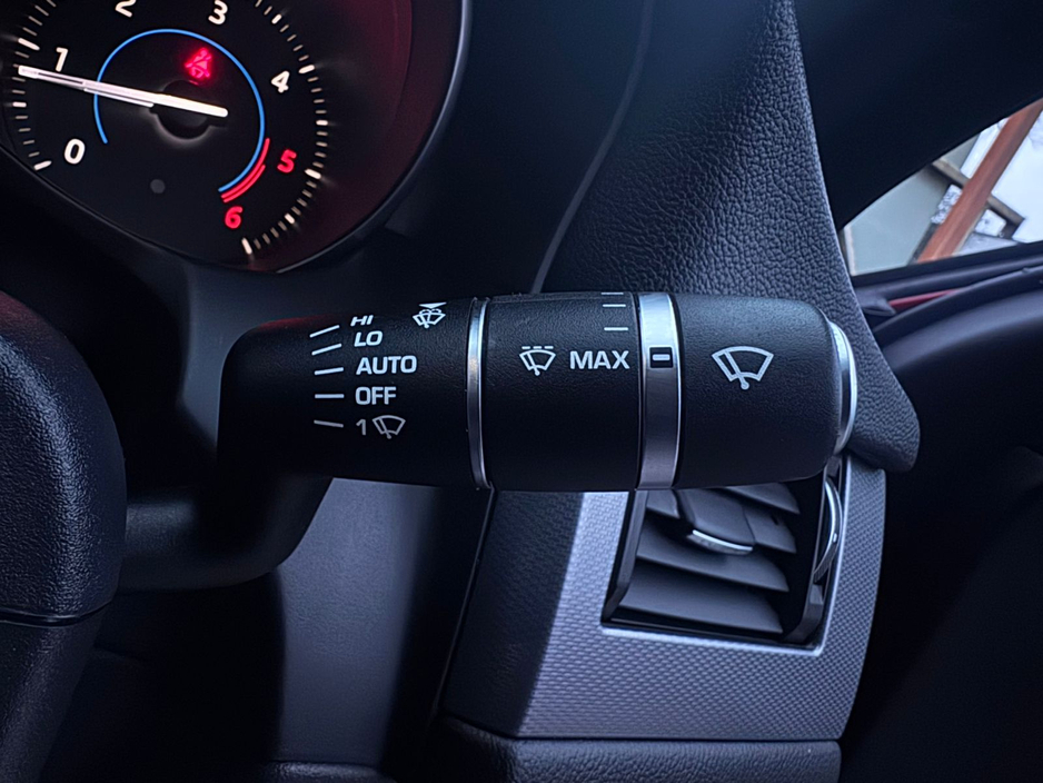 2017 Jaguar XF - image 15