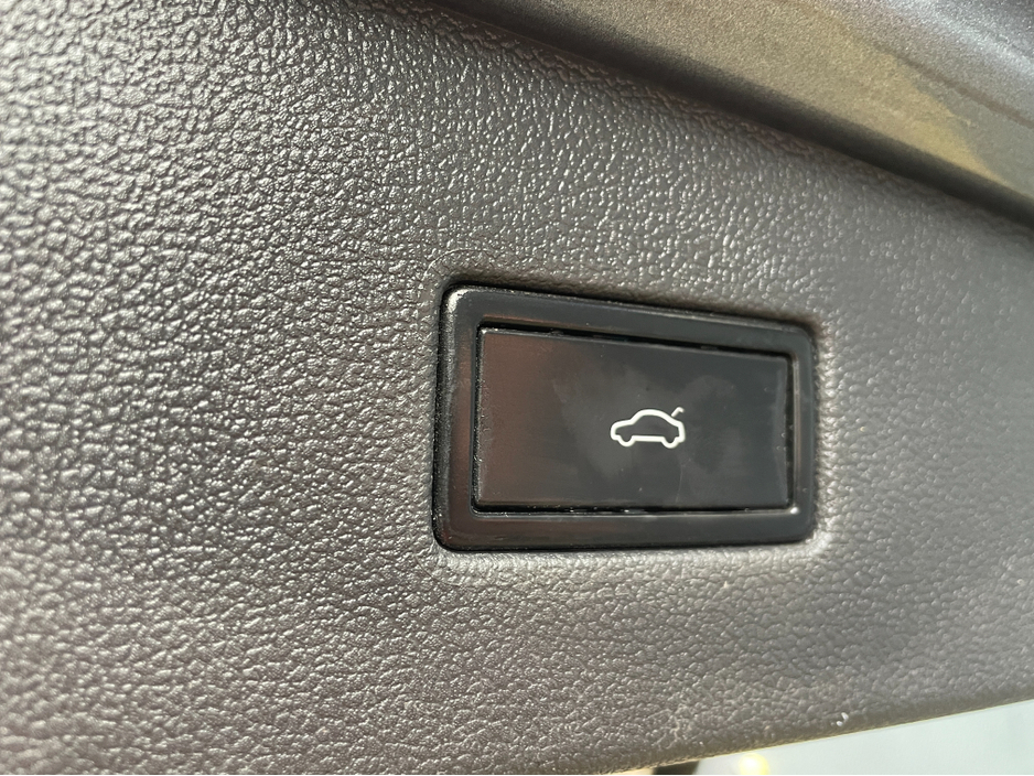 2021 Volkswagen Tiguan - image 17