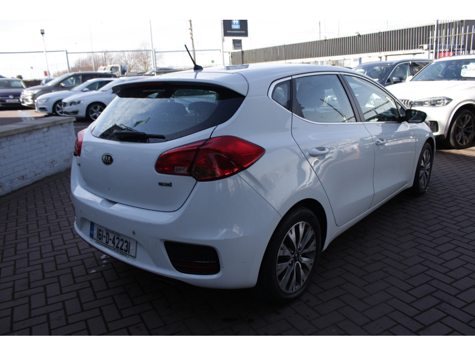 2016 Kia Ceed - image 4