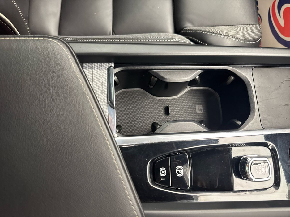 2023 Volvo XC60 - image 21