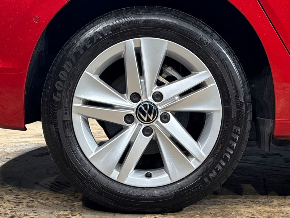 2023 Volkswagen Golf - image 10