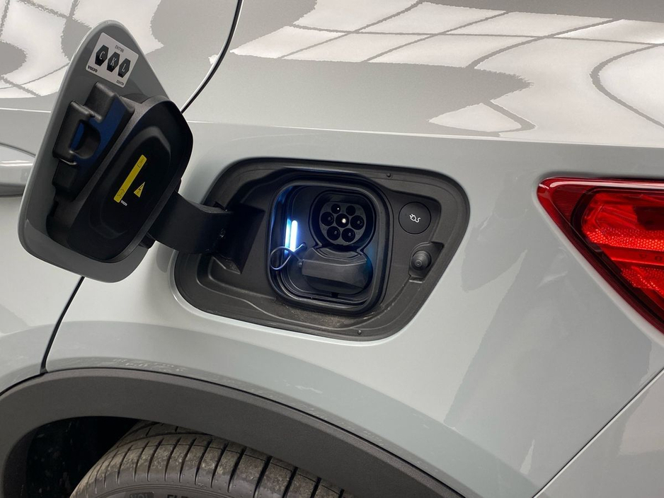 2026 Volvo EX40 - image 8