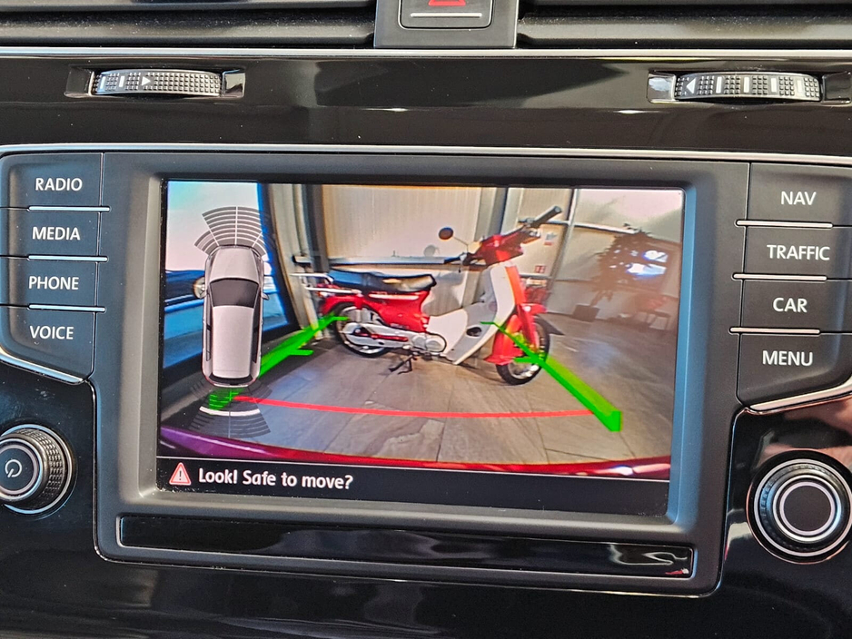 2017 Volkswagen Golf - image 11