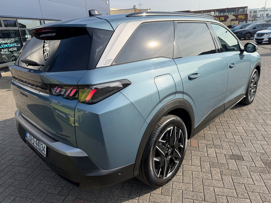 2025 Peugeot 5008 - image 4