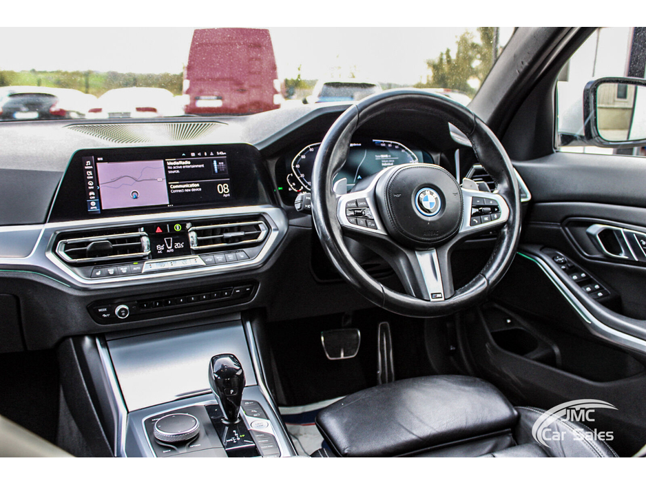 2021 BMW 3 Series - image 30