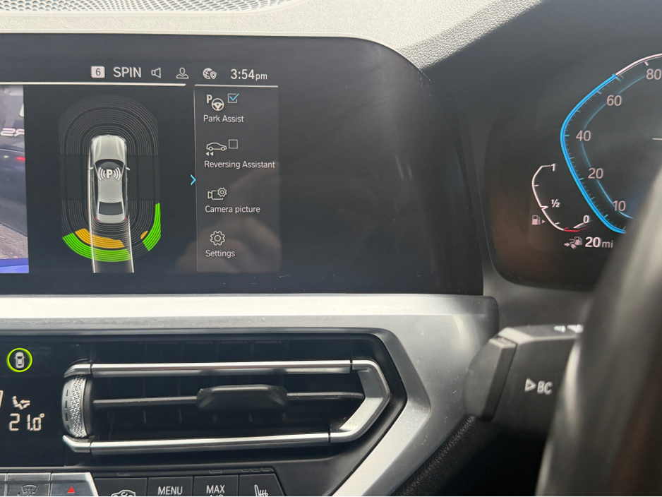 2020 BMW 3 Series - image 18