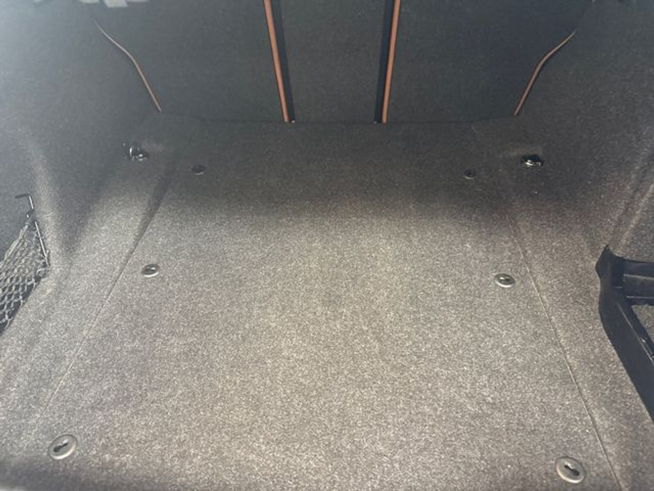 2016 BMW 3 Series - image 18