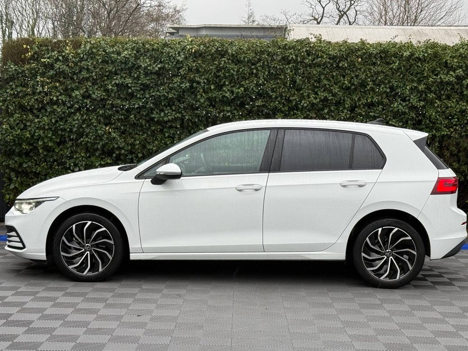 2024 Volkswagen Golf 1.0 eTSI // APPLE CARPLAY/ANDROID AUTO // DIAMOND CUT ALLOYS // DIGITAL CLUSTER €28,900
